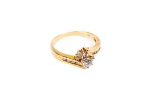 A diamond ring in 18 carat yellow gold - 2