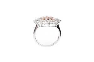 A pink and white diamond ring in 14 carat white and rose gold - 2