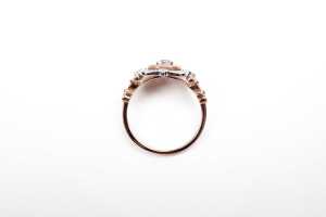 A pink and white diamond ring in 14 carat white and rose gold - 4