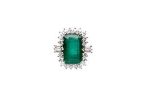 An emerald and diamond ring in 18 carat white gold