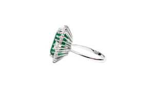 An emerald and diamond ring in 18 carat white gold - 3