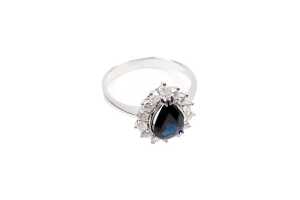 A sapphire and diamond ring in 18 carat white gold - 2