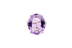 An amethyst and diamond ring in 9 carat yellow gold - 2