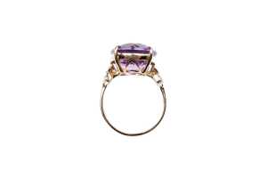 An amethyst and diamond ring in 9 carat yellow gold - 4