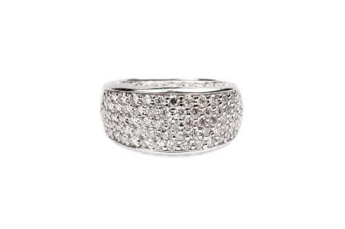 A diamond ring in 9 carat white gold