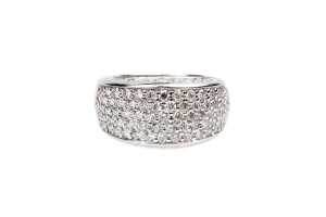 A diamond ring in 9 carat white gold