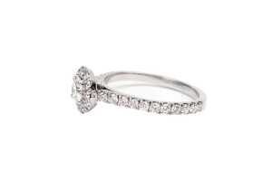 A diamond halo ring in platinum - 3