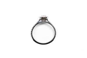 A diamond halo ring in platinum - 4