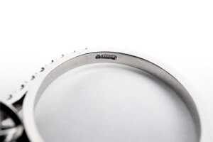 A diamond halo ring in platinum - 5