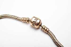 A rare Pandora bracelet with three Murano glass charms in 14 carat yellow gold - 4