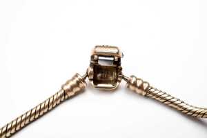 A rare Pandora bracelet with three Murano glass charms in 14 carat yellow gold - 5