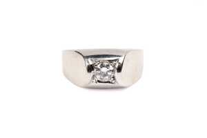 A diamond ring in 18 carat white gold