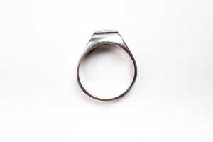 A diamond ring in 18 carat white gold - 4