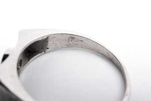 A diamond ring in 18 carat white gold - 5