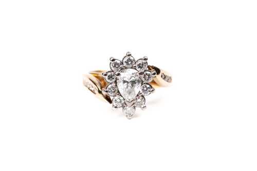 A vintage diamond ring in 18 carat yellow gold