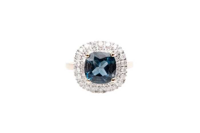 A blue topaz and diamond ring in 9 carat yellow gold