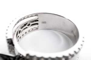 A black and white diamond ring in 14 carat white gold - 5