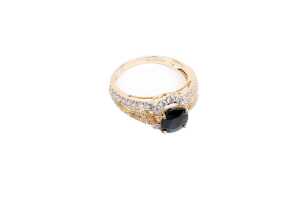 A sapphire and diamond ring in 14 carat yellow gold - 2