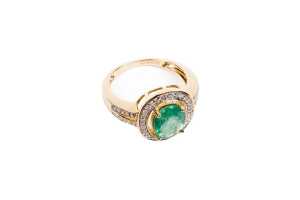 An emerald and diamond ring in 14 carat yellow gold - 2