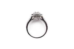 A diamond ring in 14 carat white gold - 4