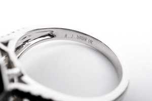 A diamond ring in 14 carat white gold - 5
