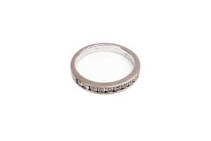 A diamond band in 18 carat white gold - 2