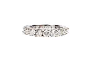A fully set diamond band in 14 carat white gold - 5