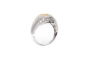 A yellow sapphire and diamond ring in 14 carat white gold - 2