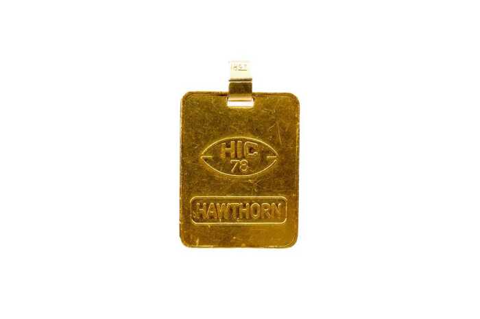 A .998 gold Hawthorn medallion with an 18 carat bale.