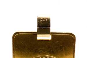 A .998 gold Hawthorn medallion with an 18 carat bale. - 3