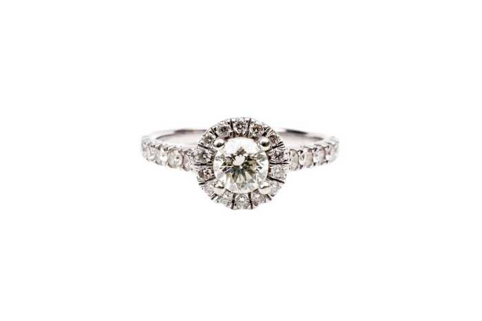 A diamond halo ring in 18 carat white gold