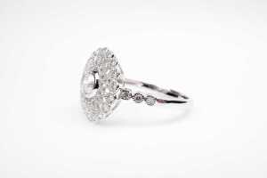 A diamond ring in 14 carat white gold - 3