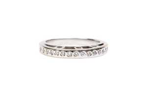 A diamond ring in 18 carat white gold