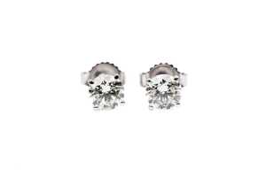 A pair of diamond stud earrings in 14 carat white gold