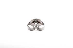 A pair of diamond stud earrings in 14 carat white gold - 4