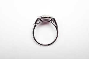 A ruby and diamond ring in 14 carat white gold - 4