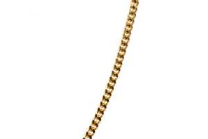 A curb link necklace in 18 carat yellow gold - 2
