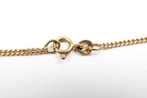 A curb link necklace in 18 carat yellow gold - 4