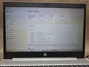 HP ProBook 450 G7 laptop and cables - 2