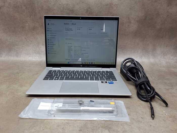 HP Elitebook laptop and cables