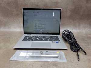 HP Elitebook laptop and cables