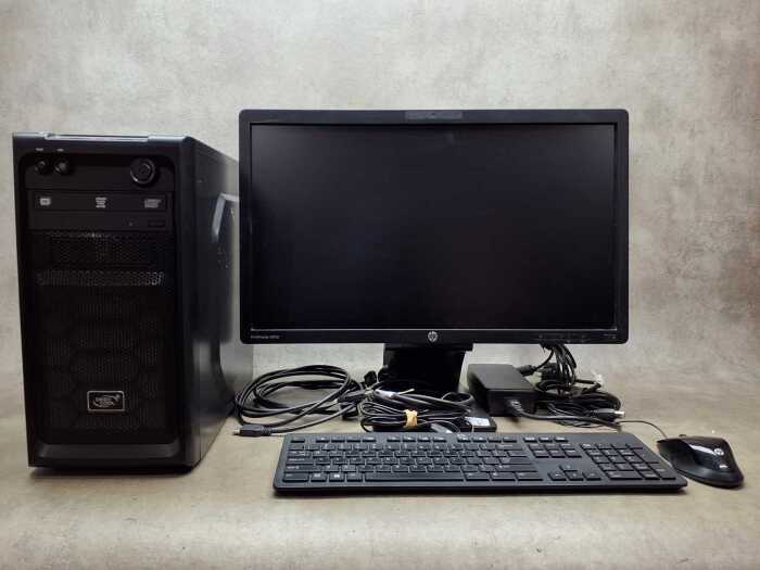 Republic of Gamers PC & HP monitor