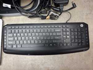 HP EliteBook 850 G2 laptop plus keyboard, monitor, mouse and cables - 3
