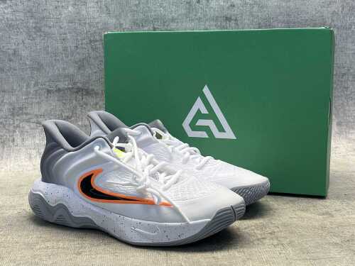 Nike Giannis Immortality 4 size US 8 Men's