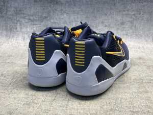 Nike Kobe IX Low EM (GS) size US 6 Youth - 4