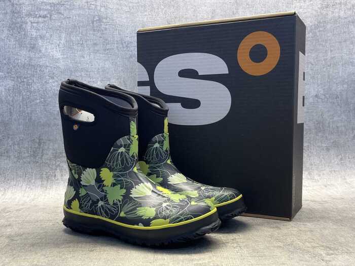 Bogs Classic Mid Tulip boots size US 10 Women's