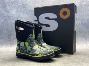 Bogs Classic Mid Tulip boots size US 10 Women's