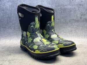 Bogs Classic Mid Tulip boots size US 10 Women's - 3
