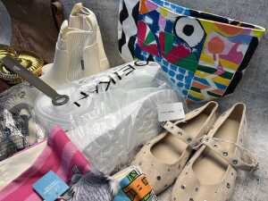 Group of Women's accessories - 3