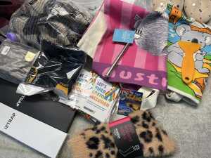 Group of Women's accessories - 4
